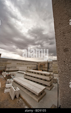 En polystyrène recyclé et lumière wight composent ces Béton Matériaux de construction des murs en lieu et une nouvelle maison prend forme Banque D'Images