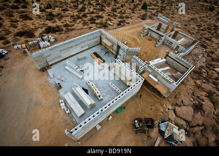 En polystyrène recyclé et lumière wight composent ces Béton Matériaux de construction des murs en lieu et une nouvelle maison prend forme Banque D'Images