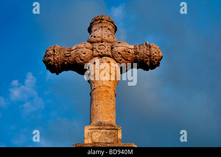 L'Espagne, Saint James Way : Croix médiévale à Mansilla de las Mulas Banque D'Images