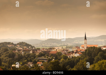 Ville de Schonberg dans le Parc National de la Forêt bavaroise Bayerischer Wald, ou Bayerwald, Basse Bavière, Allemagne, Europe Banque D'Images