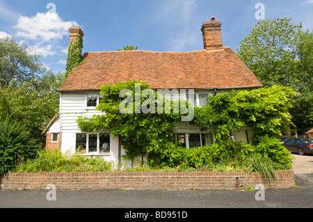 Vieux Chalet dans le village pittoresque de North Harrow, Kent, UK Banque D'Images