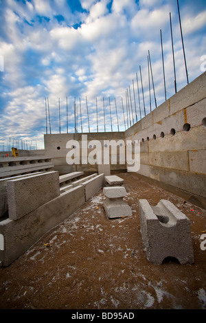 En polystyrène recyclé et lumière wight composent ces Béton Matériaux de construction des murs en lieu et une nouvelle maison prend forme Banque D'Images