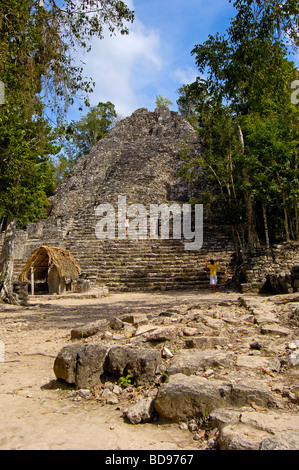 Iglesia ruine et Stela ruines Maya de Coba Caribe état de Quintana Roo Riviera Maya Yucatan Mexique Banque D'Images