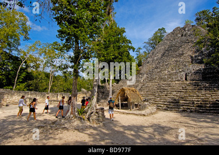 Iglesia ruine et Stela ruines Maya de Coba Caribe état de Quintana Roo Riviera Maya Yucatan Mexique Banque D'Images