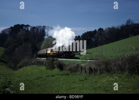 Great Western 4500 Class 2-6-2T 4555 sur le train à vapeur de Paignton & Dartmouth, près de Greenway Tunnel, Churston, Devon, Angleterre Banque D'Images