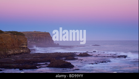 Nouvelle-zélande Southland La Rose Catlins luminescent dans le ciel au-dessus de la tête du Sud la pointe de la baie de curiosités séparatrice Porpoise Bay Banque D'Images