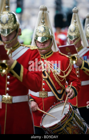 Un musicien de l'imprimeur de la garde de la vie après la relève de la garde, Buckingham Palace, Londres, Grande-Bretagne Banque D'Images