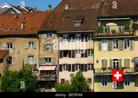 Drapeau suisse à une maison de la vieille ville d'Olten, canton de Soleure, Suisse Banque D'Images