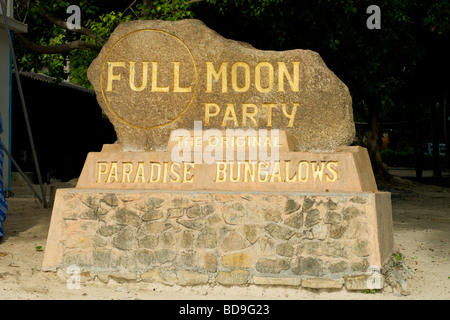 Full Moon Party signe sur la plage Haad Rin Koh Phangan, Thaïlande. Banque D'Images