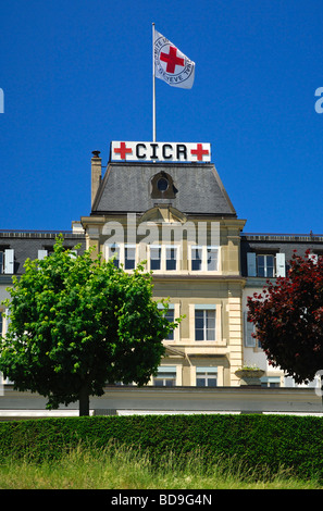 Siège du Comité international de la Croix-Rouge CICR avec le drapeau de la Croix-Rouge, Genève, Suisse Banque D'Images