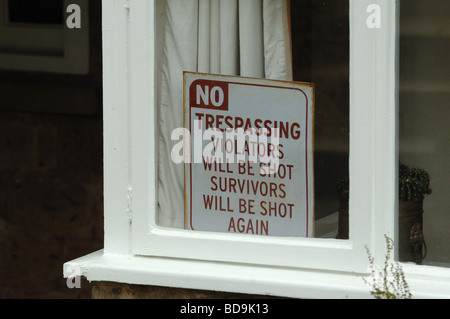 Aucun signe d'intrusion dans la fenêtre d'une maison de ferme dans les Midlands England UK Banque D'Images