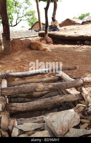 Dans Terkwe l'extraction de l'or, le nord du Ghana. L'ouverture d'un axe menant au sous sol mine d'or. Banque D'Images