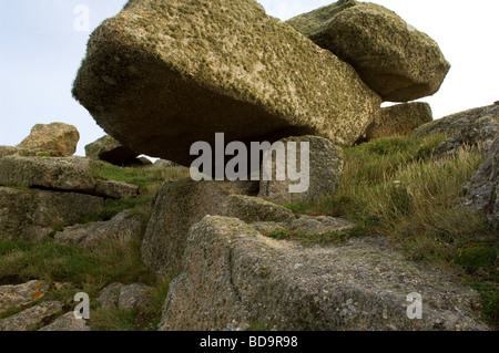 Rock formations in matin soleil près de Treen, West Penwith, Cornwall, UK Banque D'Images