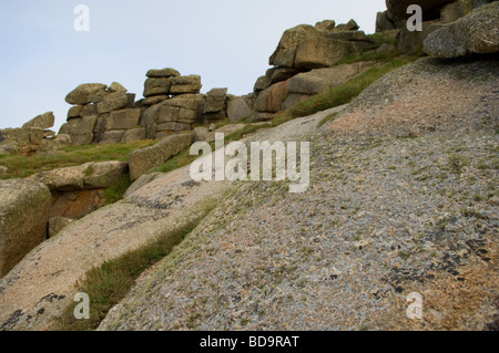 Rock formations in matin soleil près de Treen, West Penwith, Cornwall, UK Banque D'Images