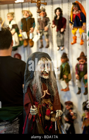 Atelier marionnettes célèbres et store à Prague Banque D'Images