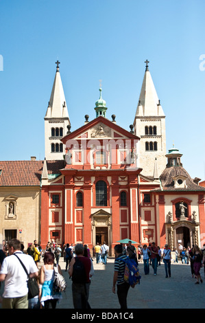 Avant de la Basilique St George's à Prague Banque D'Images