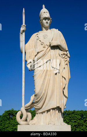 Statue de Pallas Athena à Peterhof en Saint Petersburg, Russie Banque D'Images