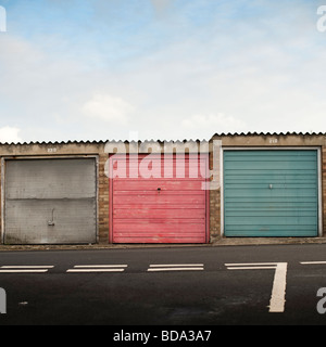 Une rangée de trois 3 bloquer les garages, UK Banque D'Images