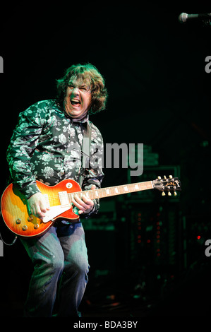 Le guitariste Gary Moore joue sur la scène à la Vibes du festival de la vigne dans l'East Sussex, Royaume-Uni. Photo Jim Holden. Banque D'Images