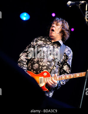 Le guitariste Gary Moore joue sur la scène à la Vibes du festival de la vigne dans l'East Sussex, Royaume-Uni. Photo Jim Holden. Banque D'Images