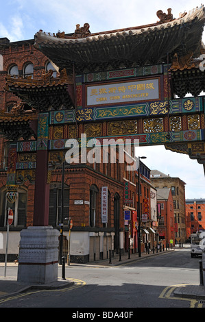 La porte dans le quartier chinois de Manchester Banque D'Images