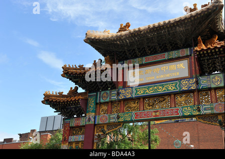 La porte dans le quartier chinois de Manchester Banque D'Images