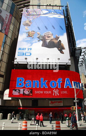 En général, un immense panneau publicitaire sur l'hôtel Marriott à Times Square, New York City, United States. Banque D'Images