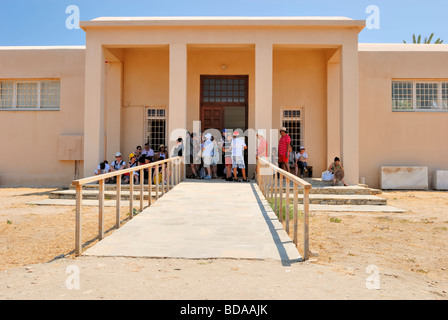 L'entrée principale de la Musée Archéologique de Delos. Le Musée Archéologique de Delos présente le trouve sur l'île en 10 ... Banque D'Images