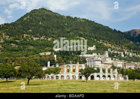 La ville médiévale de Gubbio en Ombrie Italie Banque D'Images
