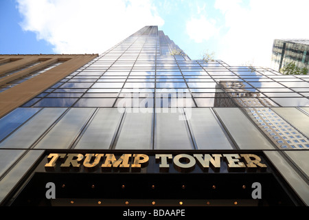 La Trump Tower, sur la Cinquième Avenue, New York, United States. C'est le paramètre 'The Apprentice' television show. Banque D'Images