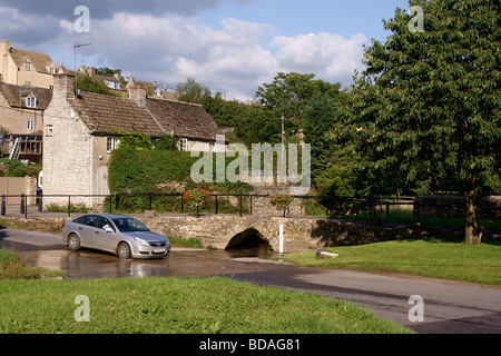 Tetbury Splash et pont Banque D'Images