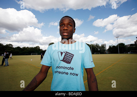 L'artiste numéro 1 Tinchy Stryder dans Kennington Park, Londres. La promotion du projet des jeunes. Banque D'Images