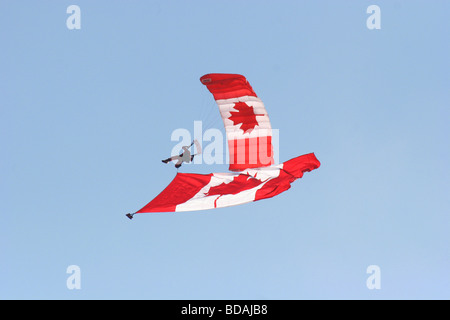 Membre de l'Équipe de parachutistes des Forces canadiennes, les Skyhawks à Abbotsford International Air Show 2006 Banque D'Images