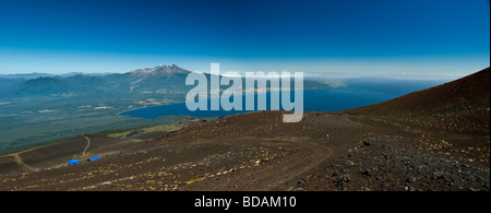 Vue panoramique sur la partie sud du lac Llanquihue, à partir de la Volcane Osorno Banque D'Images