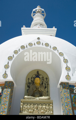 Statue de Bouddha dans un stupa, Shanti Stupa, Leh, Ladakh, Inde Banque D'Images