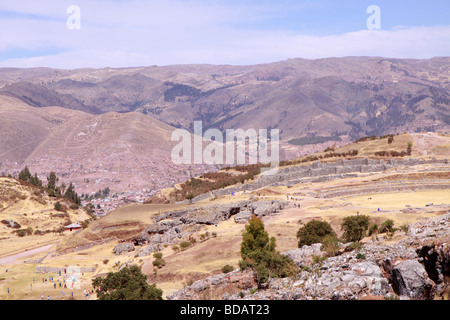 vue-panoramique-sur-les-ruines-incas-de-sacsayhuaman-la-p-riph-rie-de