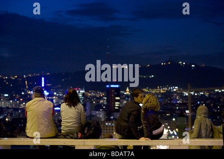 Nuit vue sur la Plaça d'Espanya et certaines parties de l'Sants-Montjuïc situé dans la ville de Barcelone en Espagne Banque D'Images