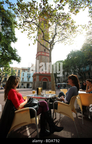 Le carré de la Plaça Rius Taulet dans la ville de Barcelone en Espagne Banque D'Images