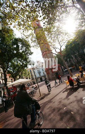 Le carré de la Plaça Rius Taulet dans la ville de Barcelone en Espagne Banque D'Images