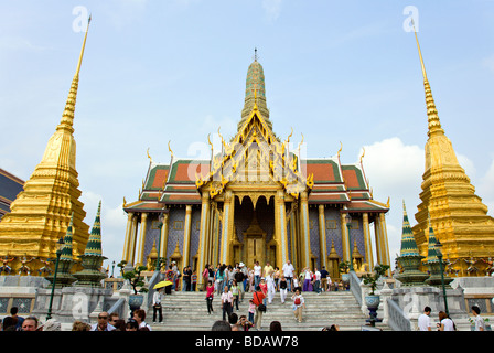 Wat Phra Kaeo dans les portes du Grand Palais à Bangkok en Thaïlande Banque D'Images