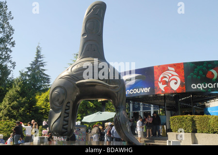 La statue à l'extérieur de Vancouver Aquarium Orca dans le parc Stanley de Vancouver, Canada Banque D'Images