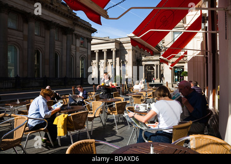 Au Café Royal Exchange Square, quartier de Merchant City, Glasgow, Écosse, Royaume-Uni, Grande Bretagne Banque D'Images