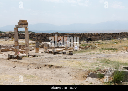 (Hiérapolis Pamukkale) ville antique ruines. Pamukkale, Turquie, août 2009, Banque D'Images