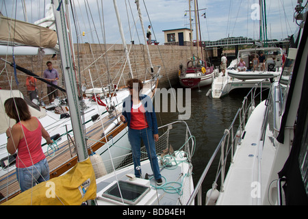 Bateaux dans la mer, Paimpol, Bretagne, Nord de la France Banque D'Images