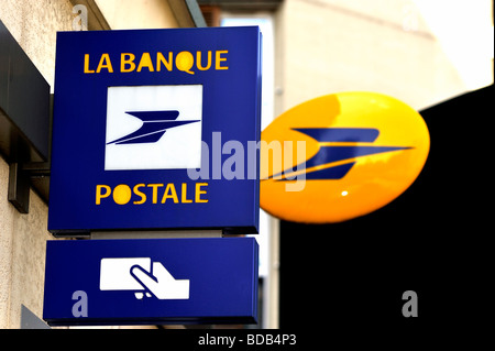 Paris France, vue extérieure du logo de détail bancaire français 'Post Office' signe 'la Banque postale', noms de banque France Banque D'Images