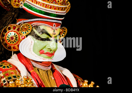 Visage - Kathakali danse classique indienne très stylisés théâtre, Kerala, Inde Banque D'Images