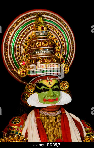 - Danseuse de Kathakali danse classique indienne très stylisés théâtre, Kerala, Inde Banque D'Images