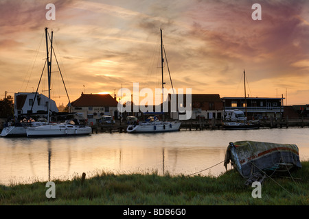 L'Harbour Inn au lever du soleil Banque D'Images