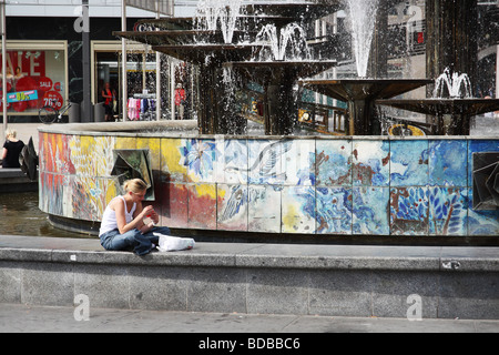 Fontaine de l'Amitié Internationale, l'Alexanderplatz, Berlin, Allemagne. Banque D'Images