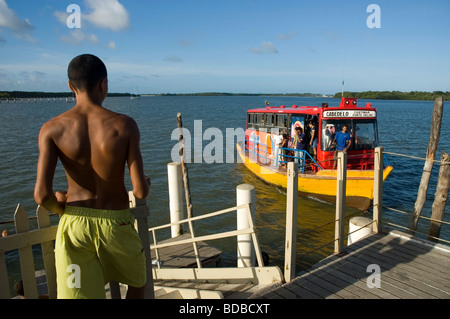 Bateau-bus qui relie Cabedelo à Joao Pessoa, Brésil Banque D'Images